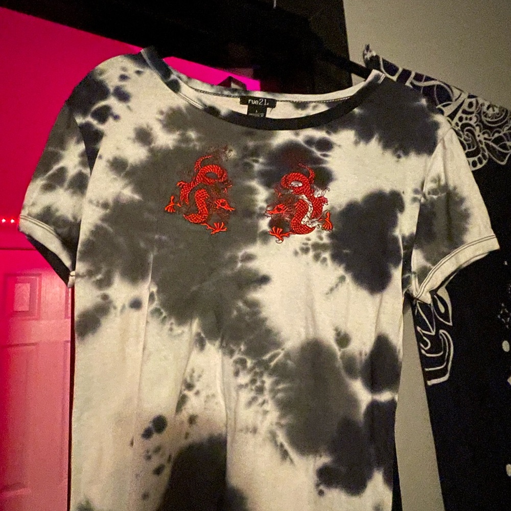 gray and white tie dye with red dragons